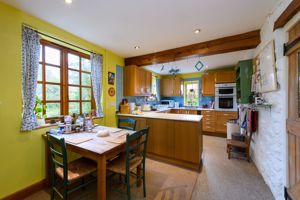 Kitchen/Breakfast Room- click for photo gallery